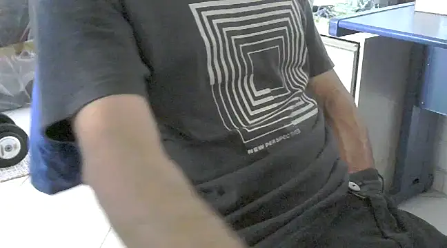 Snapshot of bbehemothh chatting on December 23, 6:48 pm bbehemothh online show from December 23, 6:48 pm