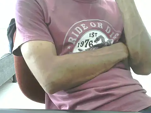 Snapshot of bbehemothh chatting on February 9, 4:40 pm bbehemothh online show from February 9, 4:40 pm