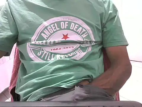 Snapshot of bbehemothh chatting on February 18, 12:37 am bbehemothh online show from February 18, 12:37 am