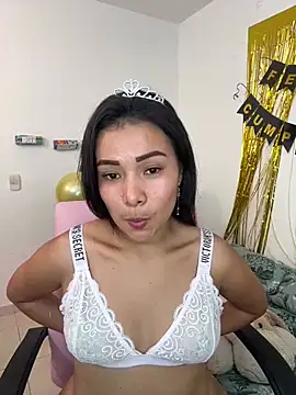 Snapshot of Rousse_blue chatting on February 6, 6:18 am Rousse blue online show from February 6, 6:18 am