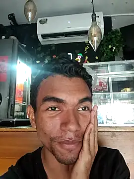 Snapshot of Reynold2608 chatting on April 8, 10:10 pm Reynold2608 online show from April 8, 10:10 pm