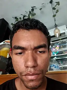 Snapshot of Reynold2608 chatting on April 9, 10:15 pm Reynold2608 online show from April 9, 10:15 pm