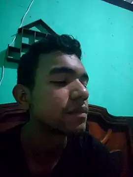 Snapshot of Reynold2608 chatting on April 11, 2:38 am Reynold2608 online show from April 11, 2:38 am