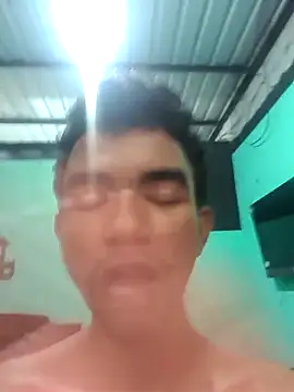 Snapshot of Reynold2608 chatting on April 11, 4:33 pm Reynold2608 online show from April 11, 4:33 pm