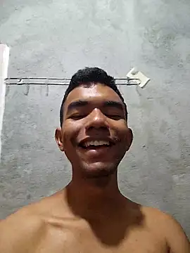 Snapshot of Reynold2608 chatting on May 2, 11:48 am Reynold2608 online show from May 2, 11:48 am