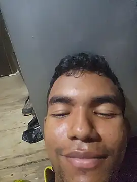 Snapshot of Reynold2608 chatting on May 17, 1:47 am Reynold2608 online show from May 17, 1:47 am