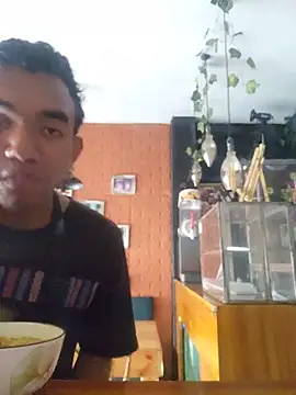 Snapshot of Reynold2608 chatting on May 20, 8:48 pm Reynold2608 online show from May 20, 8:48 pm