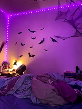 Snapshot of Nina-Chick777 chatting on October 31, 12:33 am Nina-Chick777 online show from October 31, 12:33 am