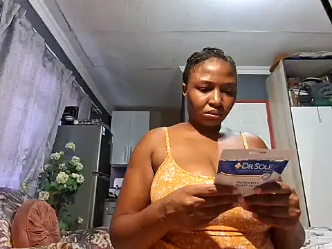 Snapshot of EbonyRose9 chatting on January 11, 9:15 am EbonyRose9 online show from January 11, 9:15 am