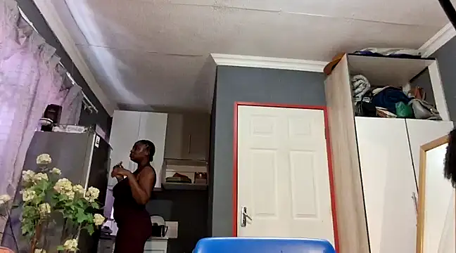 Snapshot of EbonyRose9 chatting on March 11, 10:29 am EbonyRose9 online show from March 11, 10:29 am