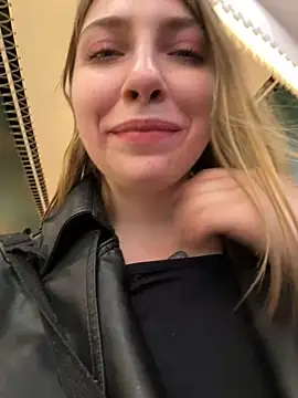 Snapshot of Sunny___Bunny chatting on March 2, 5:14 pm Sunny Bunny online show from March 2, 5:14 pm