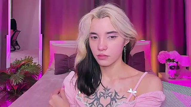 Snapshot of as1an_girlfriend chatting on March 13, 3:11 am as1an girlfriend online show from March 13, 3:11 am