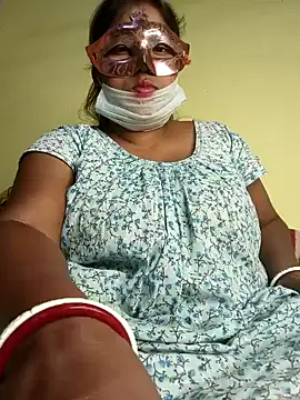 Snapshot of tinabhabhi chatting on January 18, 10:49 am tinabhabhi online show from January 18, 10:49 am