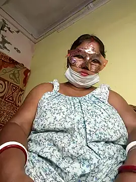 Snapshot of tinabhabhi chatting on February 4, 11:05 am tinabhabhi online show from February 4, 11:05 am