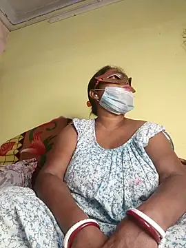 Snapshot of tinabhabhi chatting on February 18, 9:43 am tinabhabhi online show from February 18, 9:43 am