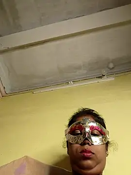 Snapshot of tinabhabhi chatting on November 15, 10:12 am tinabhabhi online show from November 15, 10:12 am