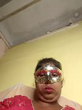 Snapshot of tinabhabhi chatting on December 4, 10:35 am tinabhabhi online show from December 4, 10:35 am