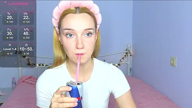 Wild Sophie  online show from September 25, 5:49 pm