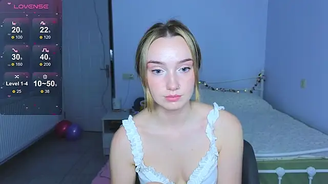 Wild Sophie  online show from December 4, 2:15 pm