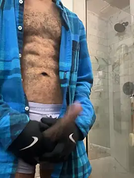 Snapshot of devinmandingo404 chatting on January 24, 9:15 pm devinmandingo404 online show from January 24, 9:15 pm