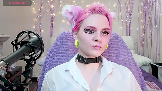 One Moment  online show from December 2, 6:41 am