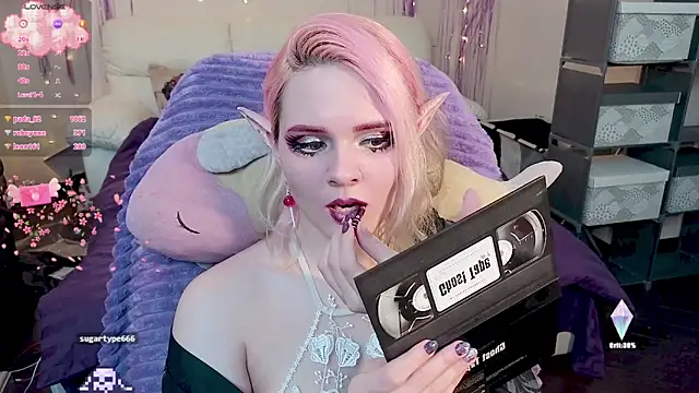 One Moment  online show from December 18, 4:09 am