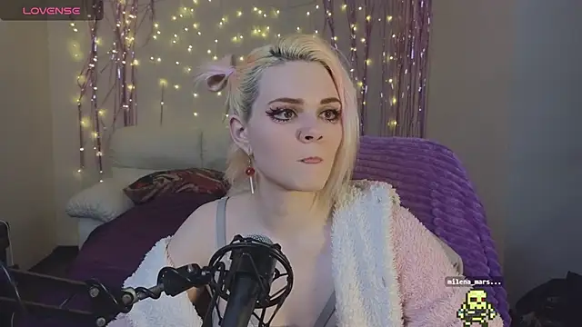 One Moment  online show from February 8, 2:36 am