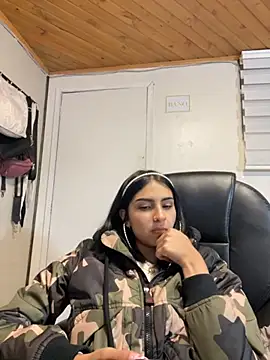 Snapshot of Hilary_pinkk chatting on October 31, 2:12 am Hilary pinkk online show from October 31, 2:12 am