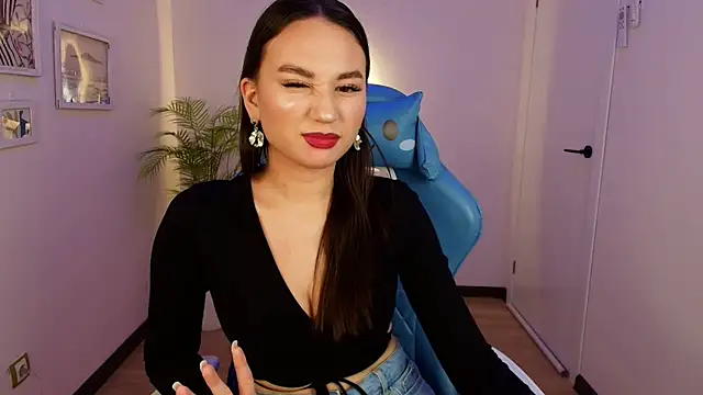 Snapshot of margeriTirell chatting on December 3, 8:45 am margeriTirell online show from December 3, 8:45 am