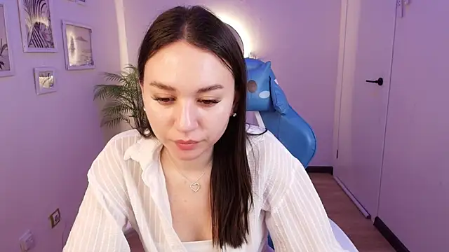 Snapshot of margeriTirell chatting on May 1, 2:49 am margeriTirell online show from May 1, 2:49 am
