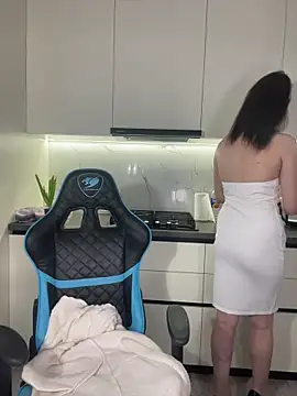 CurlyLara online show from April 9, 5:51 am