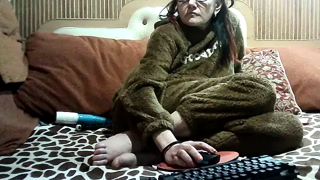 AlanaLaDream online show from March 9, 2:43 pm