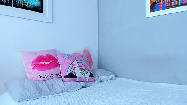 Snapshot of naughtyloverss chatting on December 20, 6:02 pm naughtyloverss online show from December 20, 6:02 pm