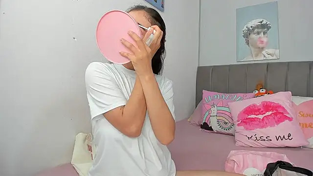 naughtyloverss online show from April 10, 2:22 pm