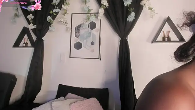 Snapshot of Khenta_Michells chatting on April 23, 10:36 am Khenta Michells online show from April 23, 10:36 am