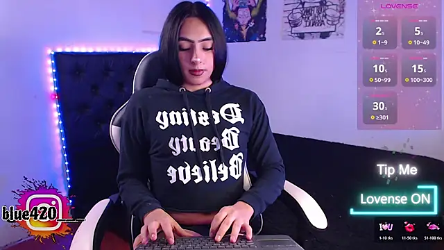 Skyler  blue4 online show from November 13, 9:03 pm