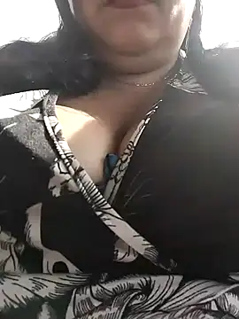 Snapshot of sara_pineros chatting on December 9, 8:33 pm sara pineros online show from December 9, 8:33 pm