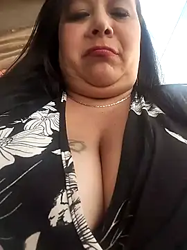 Snapshot of sara_pineros chatting on January 31, 9:59 pm sara pineros online show from January 31, 9:59 pm