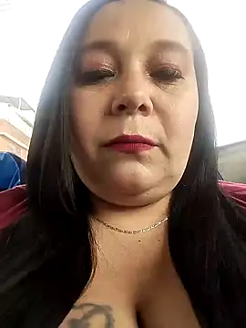 Snapshot of sara_pineros chatting on February 6, 1:21 pm sara pineros online show from February 6, 1:21 pm