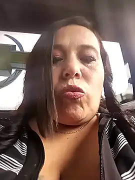 Snapshot of sara_pineros chatting on February 17, 8:04 pm sara pineros online show from February 17, 8:04 pm