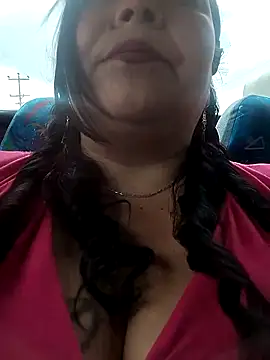 Snapshot of sara_pineros chatting on February 28, 3:37 pm sara pineros online show from February 28, 3:37 pm