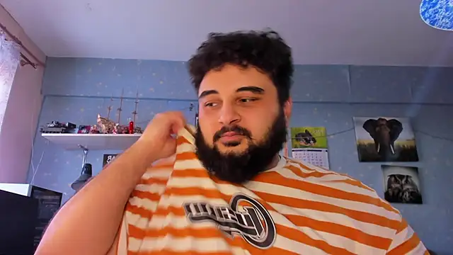 Snapshot of teddy_alan chatting on February 6, 9:53 am teddy alan online show from February 6, 9:53 am