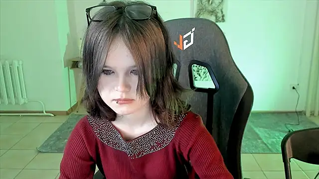 Snapshot of Elainebeness chatting on December 4, 5:27 am Elainebeness online show from December 4, 5:27 am