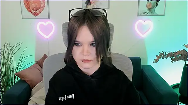 Snapshot of Elainebeness chatting on December 7, 4:36 pm Elainebeness online show from December 7, 4:36 pm