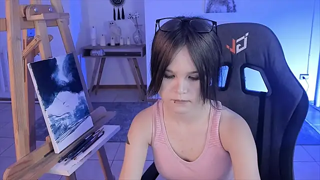 Snapshot of Elainebeness chatting on December 7, 7:43 pm Elainebeness online show from December 7, 7:43 pm