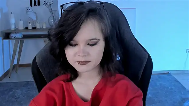 Snapshot of Elainebeness chatting on December 11, 1:05 am Elainebeness online show from December 11, 1:05 am