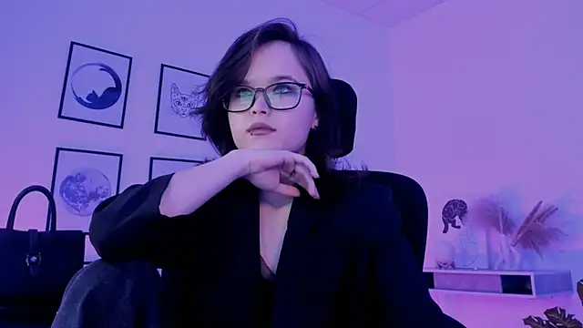 Snapshot of Elainebeness chatting on December 17, 7:37 pm Elainebeness online show from December 17, 7:37 pm