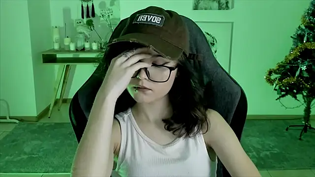 Snapshot of Elainebeness chatting on December 19, 8:55 pm Elainebeness online show from December 19, 8:55 pm