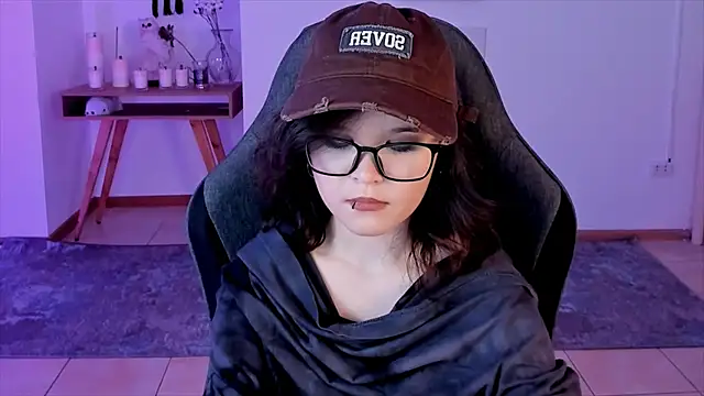 Snapshot of Elainebeness chatting on December 27, 10:48 pm Elainebeness online show from December 27, 10:48 pm