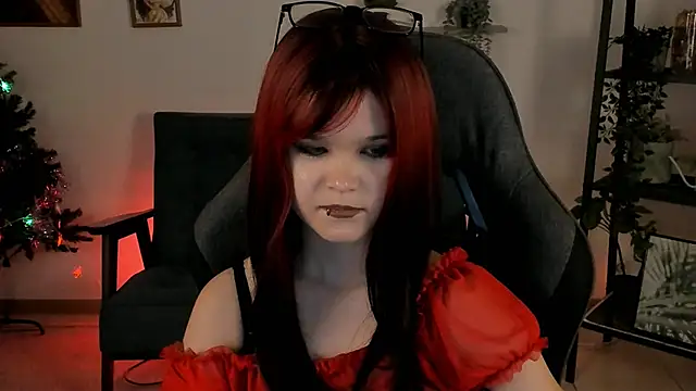 Snapshot of Elainebeness chatting on December 29, 1:24 am Elainebeness online show from December 29, 1:24 am